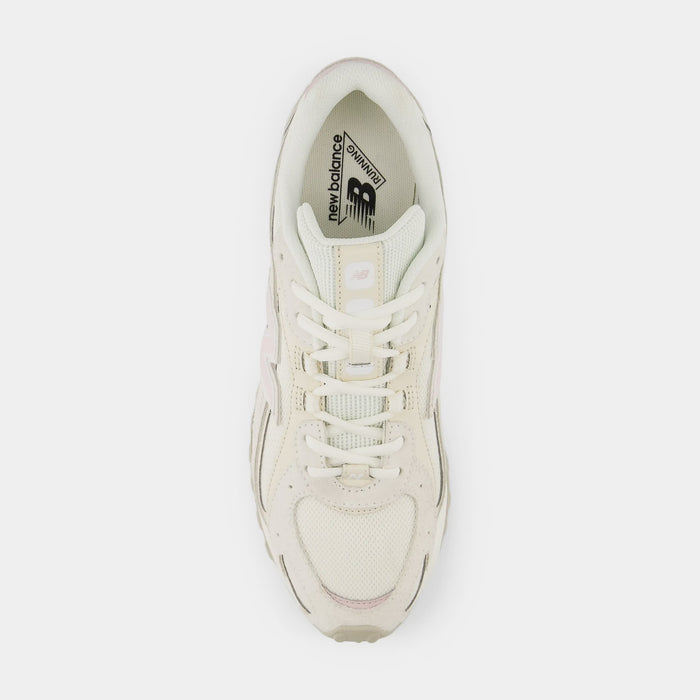 204L Womens Running Shoes (Sea Salt Pink)