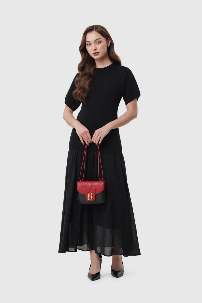 alba bag special edition shoulder bag in black/red by buttonscarves x the devil wears prada 2 hand carried style