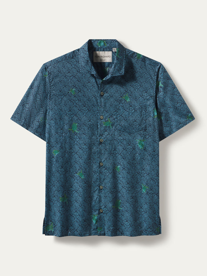 Blue chelonian-patterned print short-sleeve cotton shirt, flat lay front view.