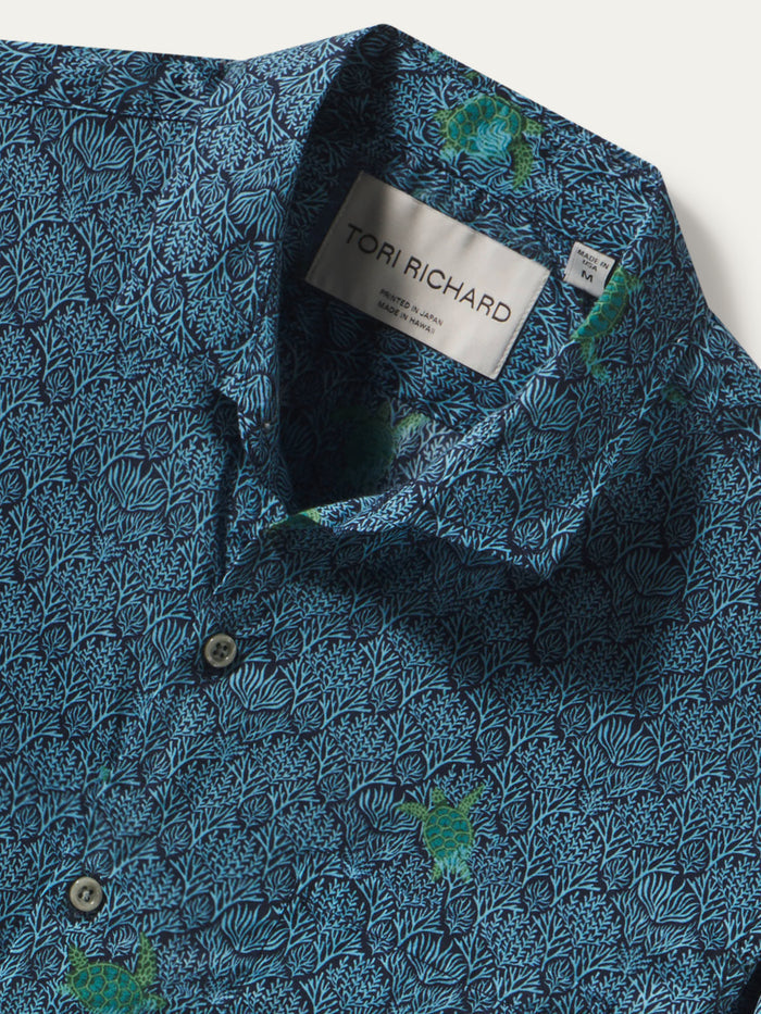 Blue chelonian-patterned cotton shirt, close-up of collar with Tori Richard label.