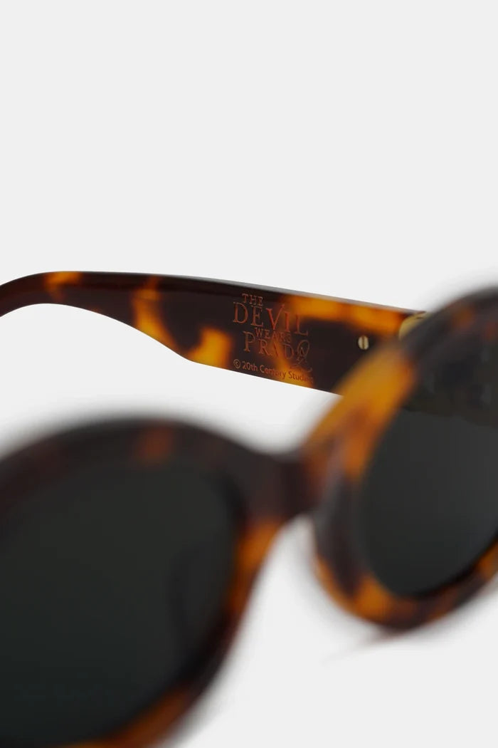 elia sunglasses in havana brown by buttonscarves detail view
