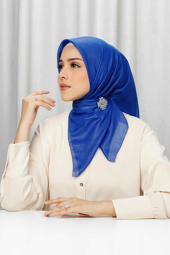 everyday scarf in clematis blue by buttonscarves side view