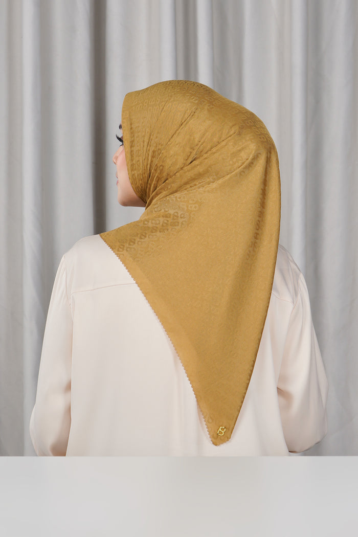everyday tapis embossed 2.0 in cumin by buttonscarves back view