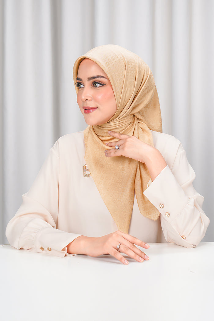 everyday tapis embossed 2.0 in latte by buttonscarves