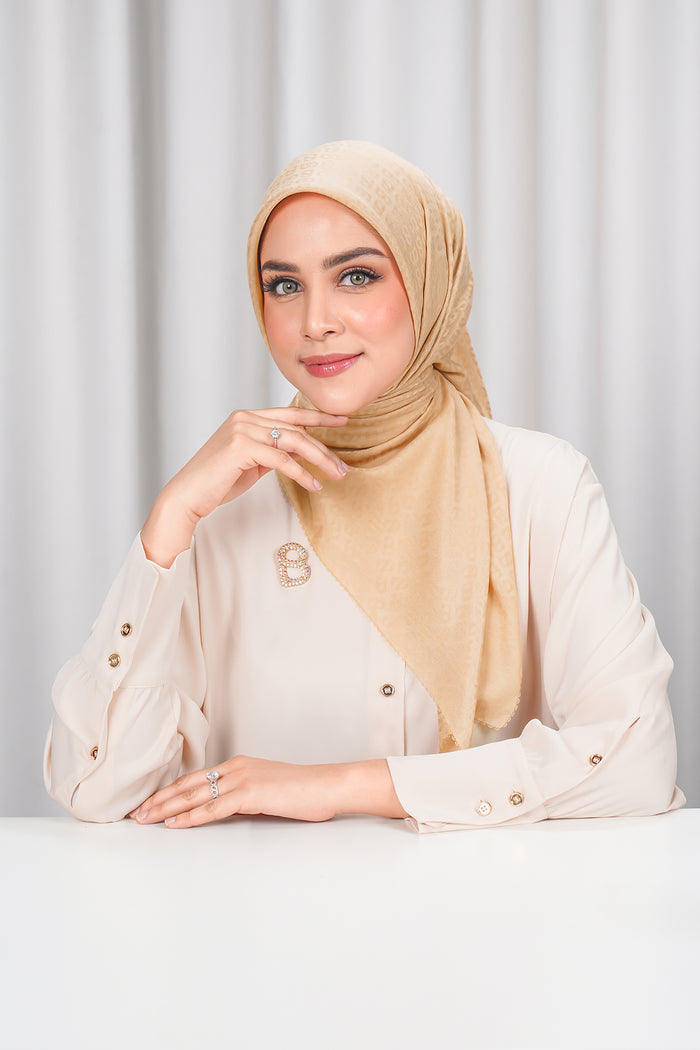 everyday tapis embossed 2.0 in latte by buttonscarves front view