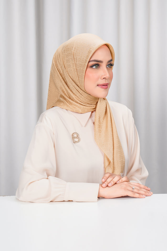 everyday tapis embossed 2.0 in latte by buttonscarves side view