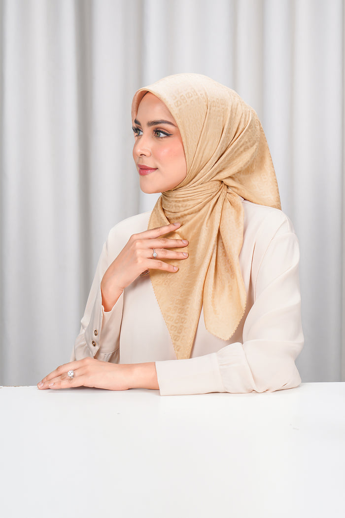 everyday tapis embossed 2.0 in latte by buttonscarves side view