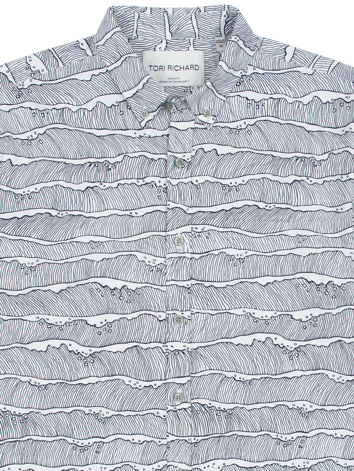 White short sleeves with black wave pattern, Tradewind Technology fabric, UPF sun protection, Tori Richard collar tag detail.