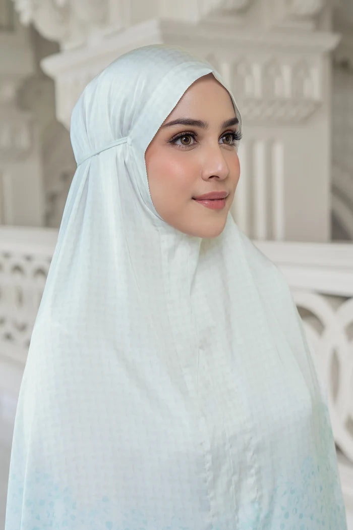 haramain2 prayer robe in holy by buttonscarves detail close-up