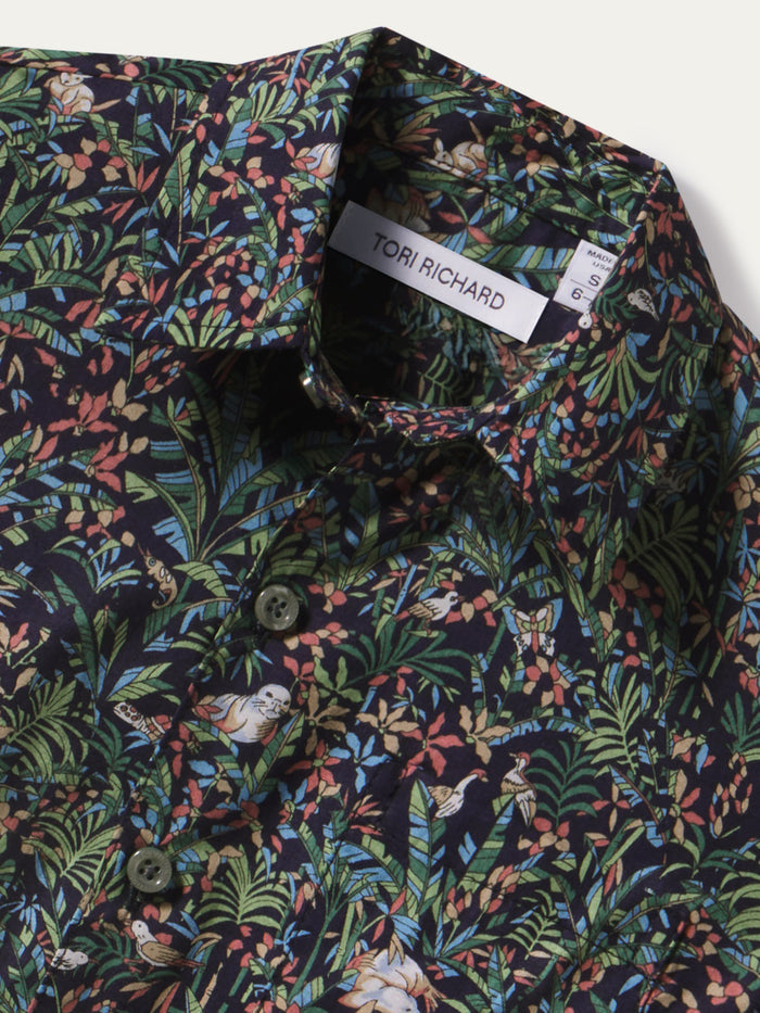 Blue and green floral-leaf print cotton short-sleeve shirt, collar label detail view.