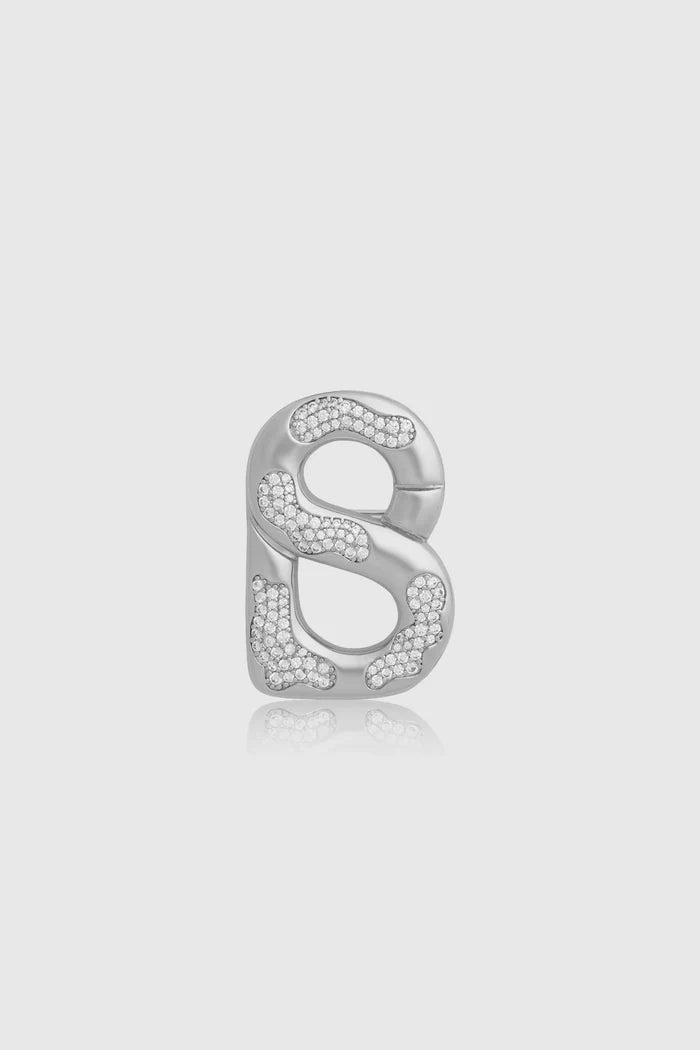 isla brooch in silver detail close-up