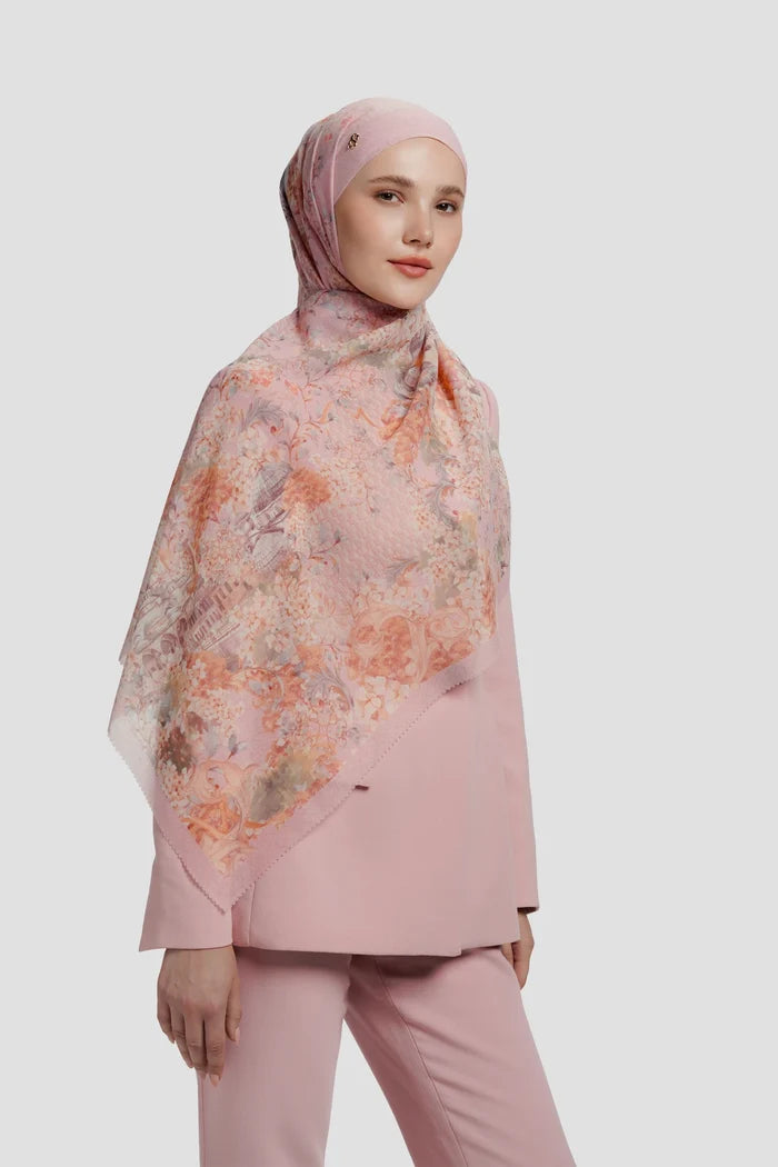 istanbul tie back shawl in lokum by buttonscarves style look