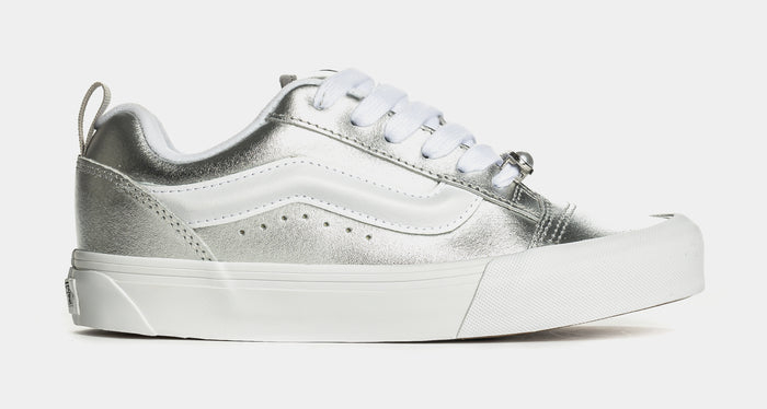 Knu Skool Metallic Womens Lifestyle Shoes (Silver/White)