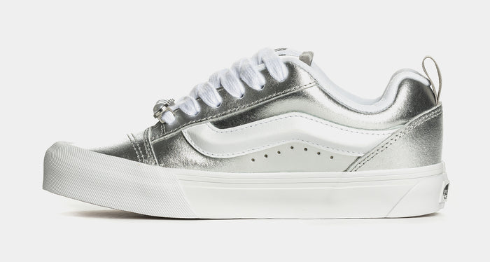 Knu Skool Metallic Womens Lifestyle Shoes (Silver/White)