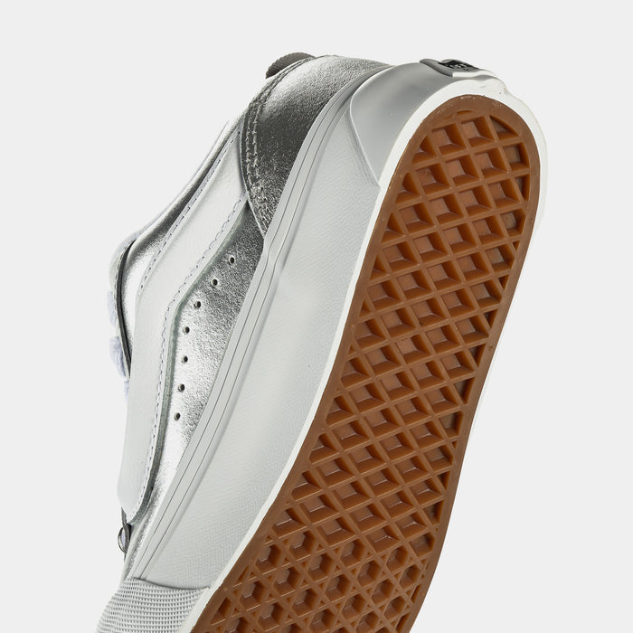 Knu Skool Metallic Womens Lifestyle Shoes (Silver/White)