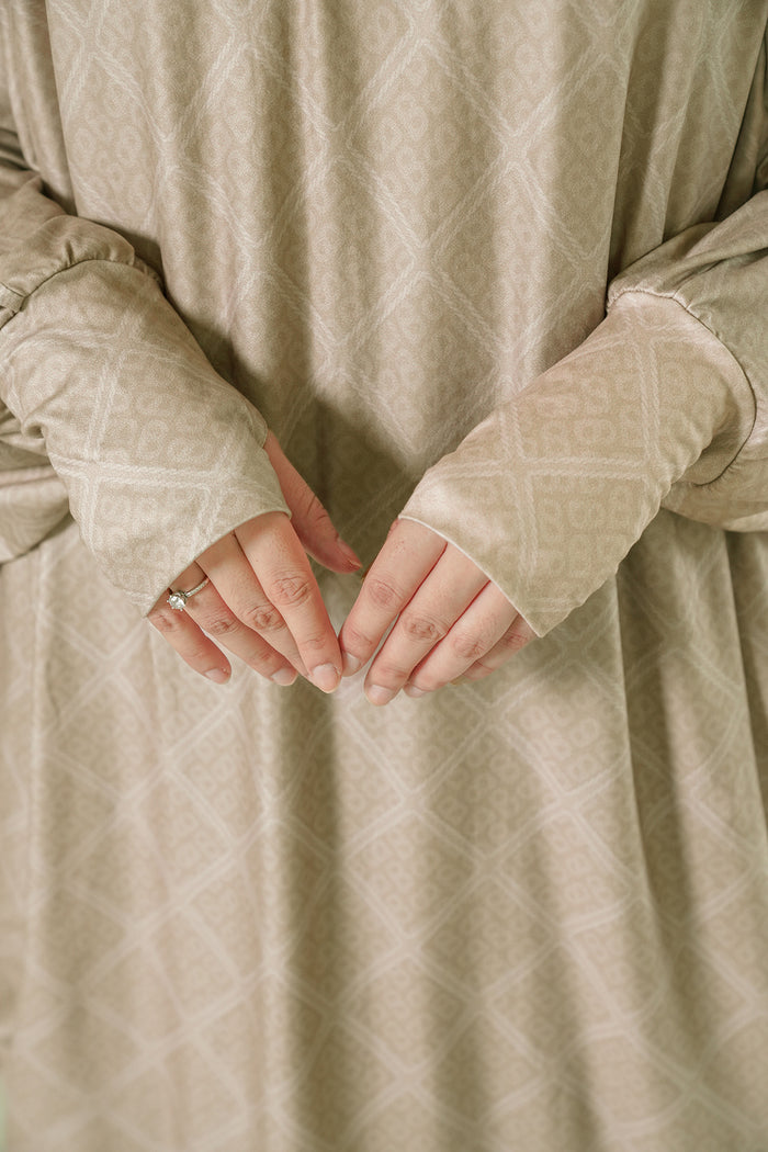 Lacorde Prayer Robe - Taupe