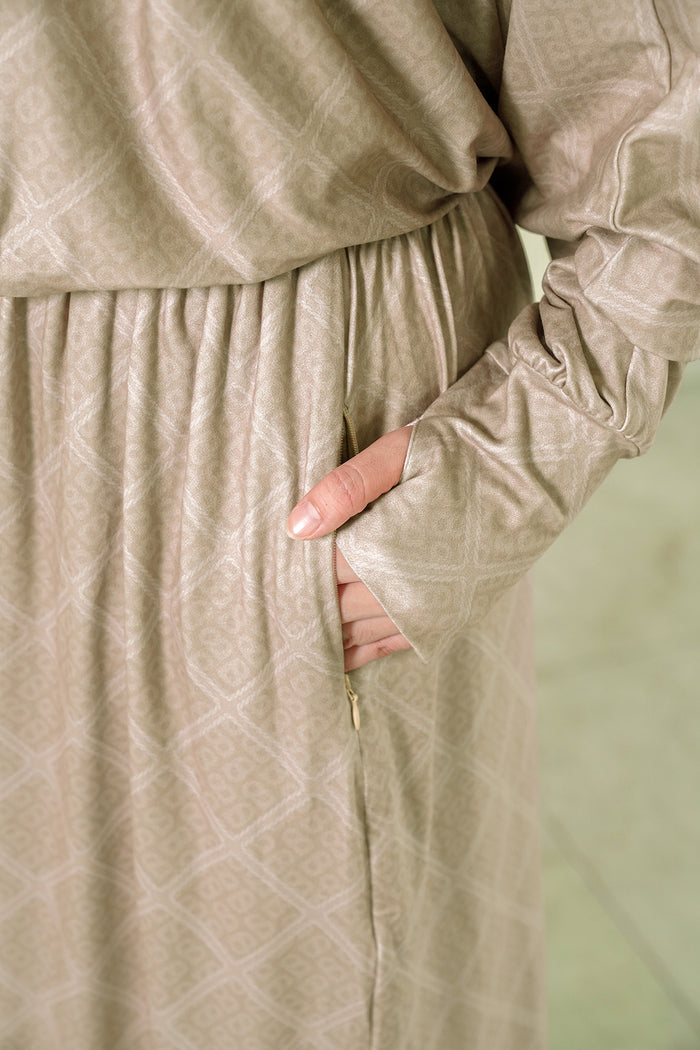 Lacorde Prayer Robe - Taupe