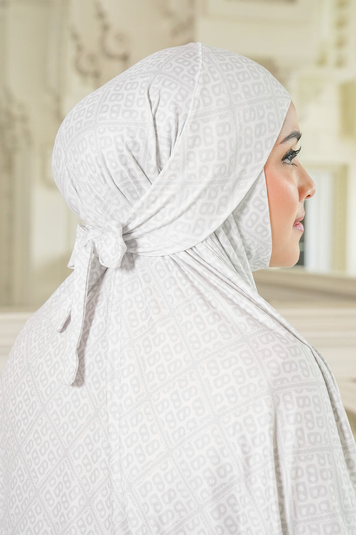 Lacorde Prayer Robe - White
