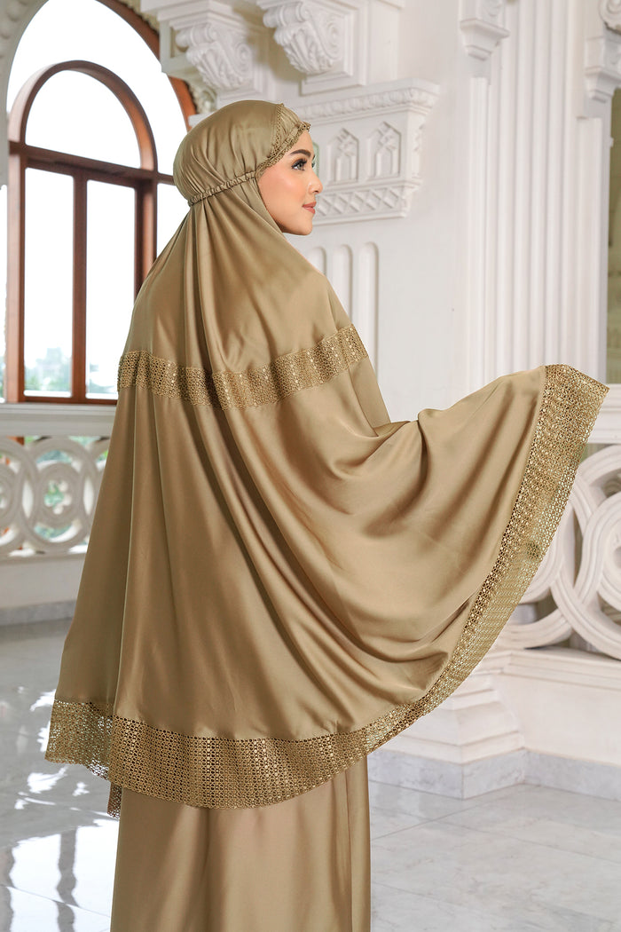 Lavish Prayer Robe - Gold