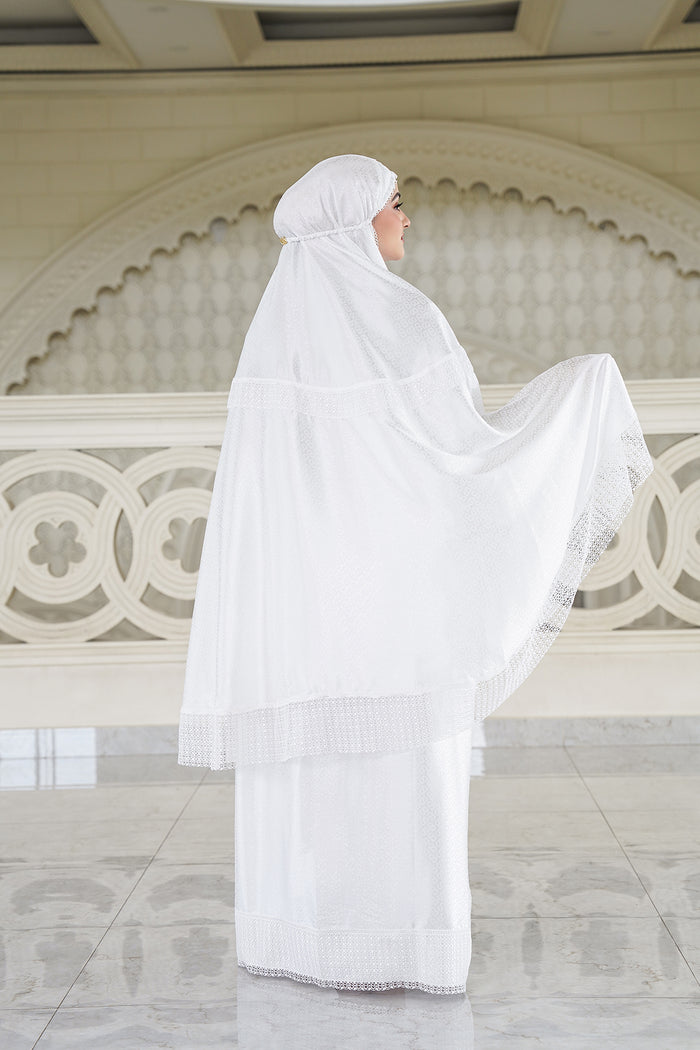 Lavish Tapis Prayer Robe - White