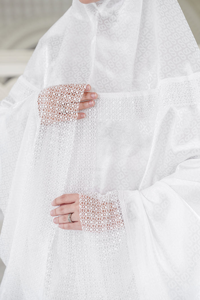 Lavish Tapis Prayer Robe - White