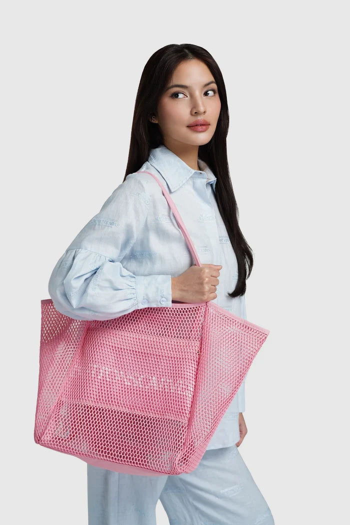 woman carrying mesh tote bag sea fan by buttonscarves
