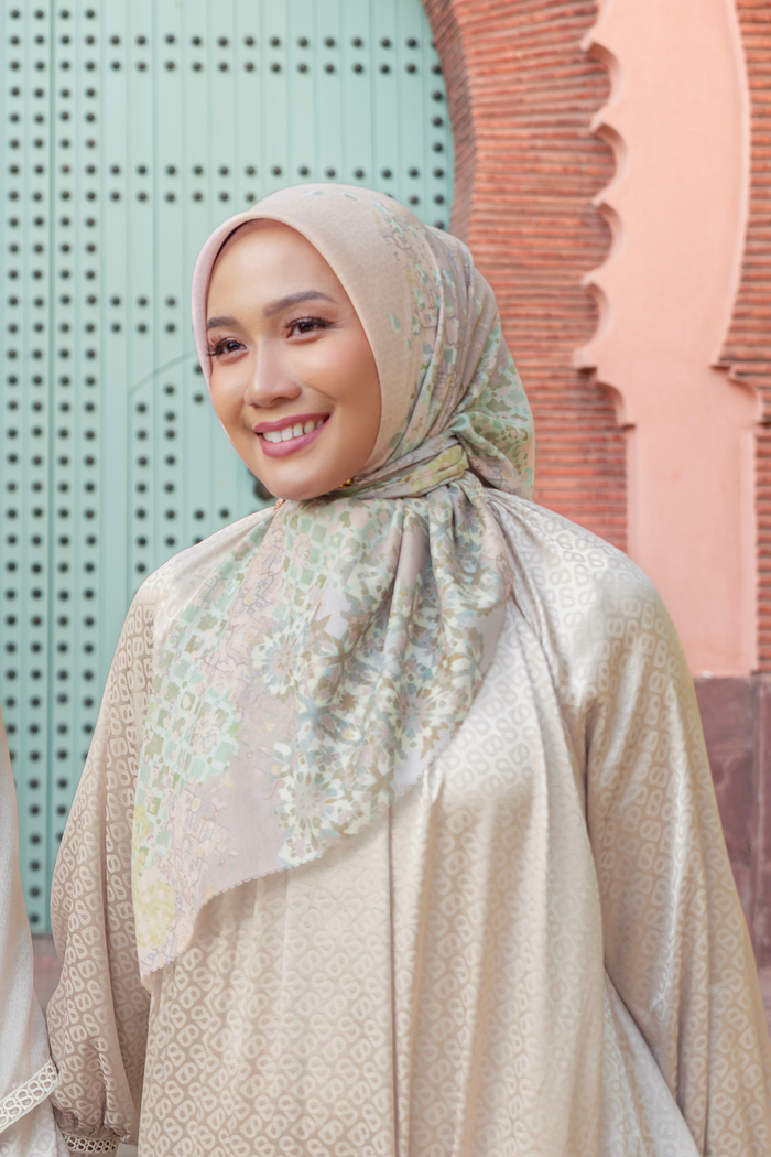 moroccan printed square scarf in apricot by buttonscarves style look