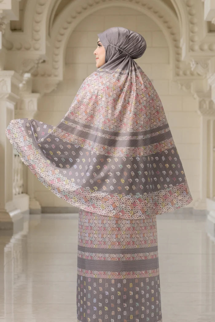 Nagita Capsule Prayer Robe - Chestnut