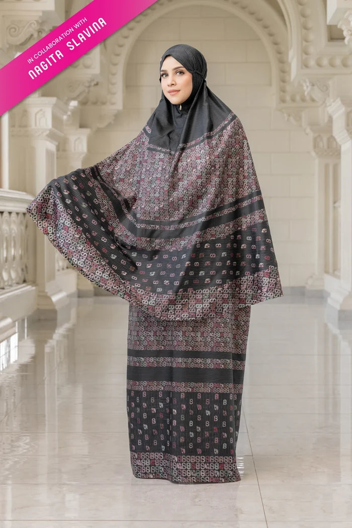 Nagita Capsule Prayer Robe - Noir