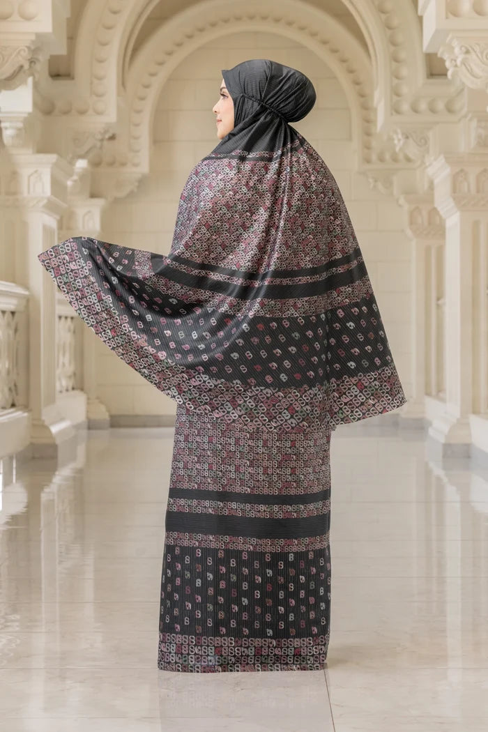 Nagita Capsule Prayer Robe - Noir