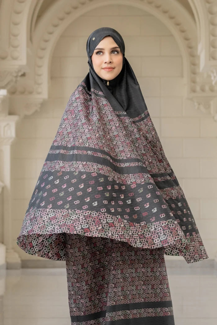 Nagita Capsule Prayer Robe - Noir
