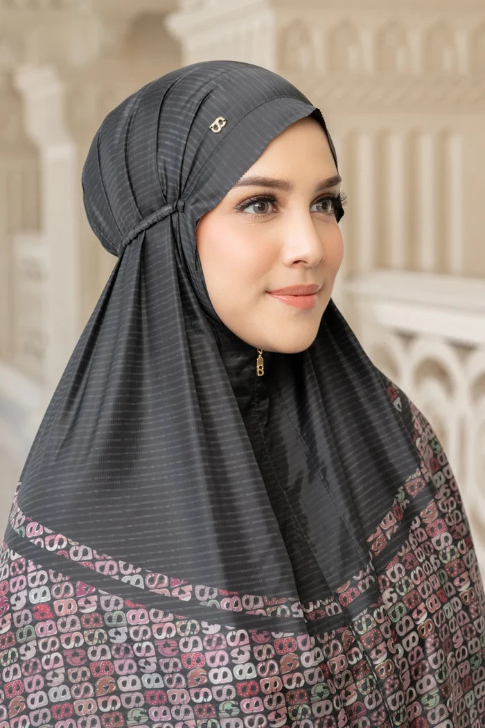 Nagita Capsule Prayer Robe - Noir