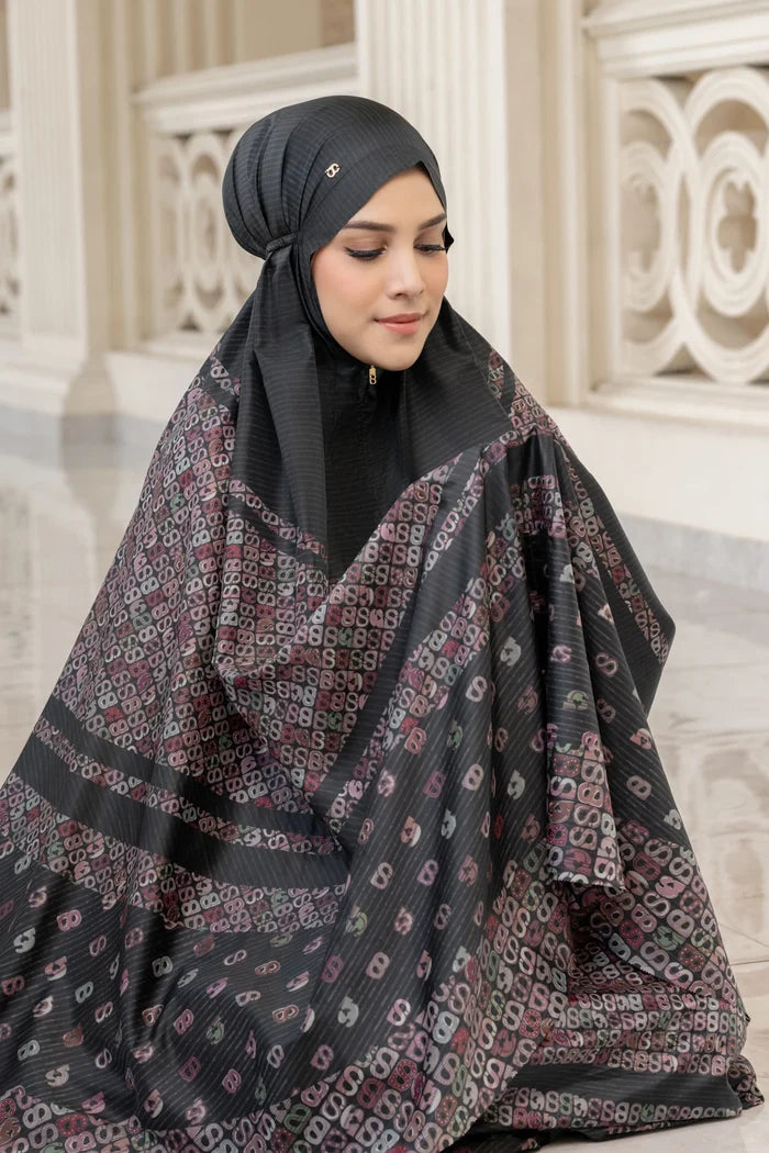 Nagita Capsule Prayer Robe - Noir