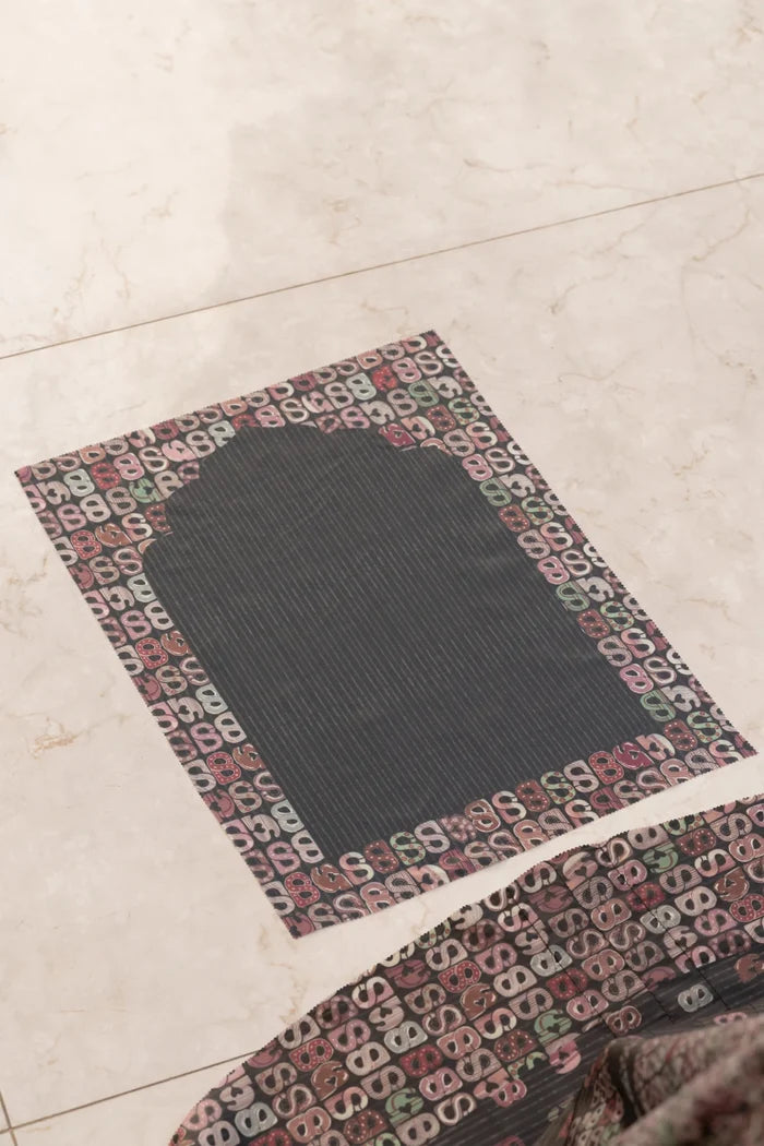 Nagita Capsule Prayer Robe - Noir