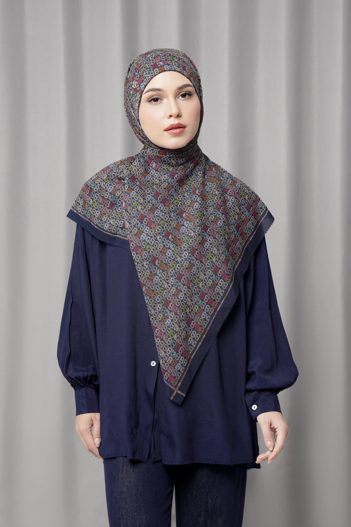 Nagita Slavina Tie Back Square - Midnight