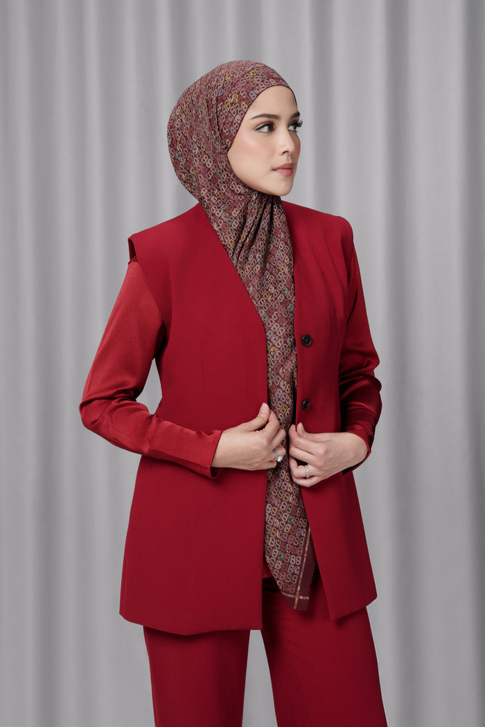 Nagita Tie Back Square - Pomegranate