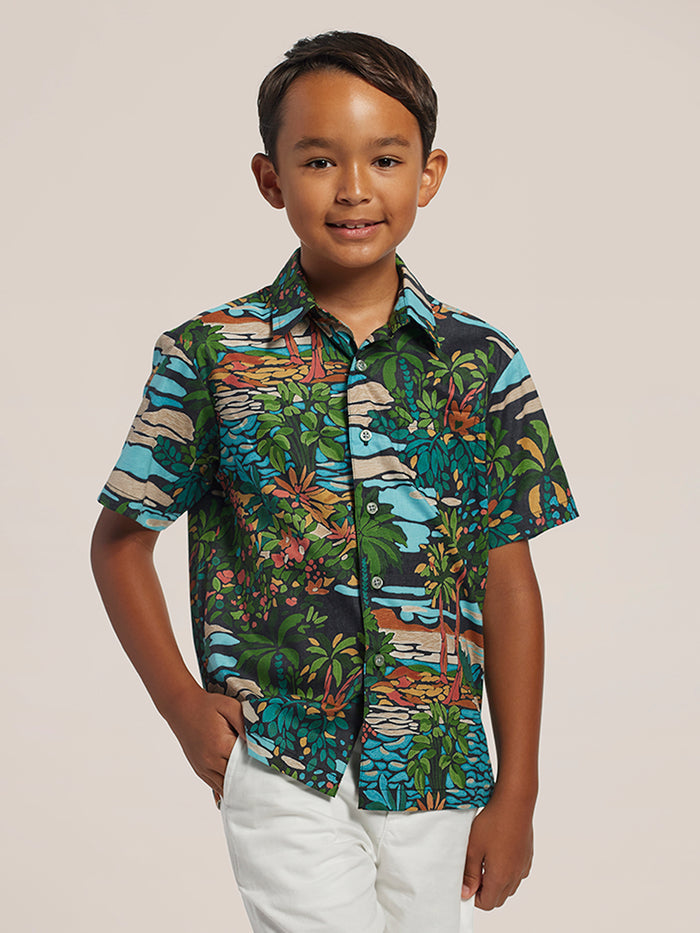 Opalescent multicolor abstract-print cotton short-sleeve shirt, boy front view, hand in pocket.