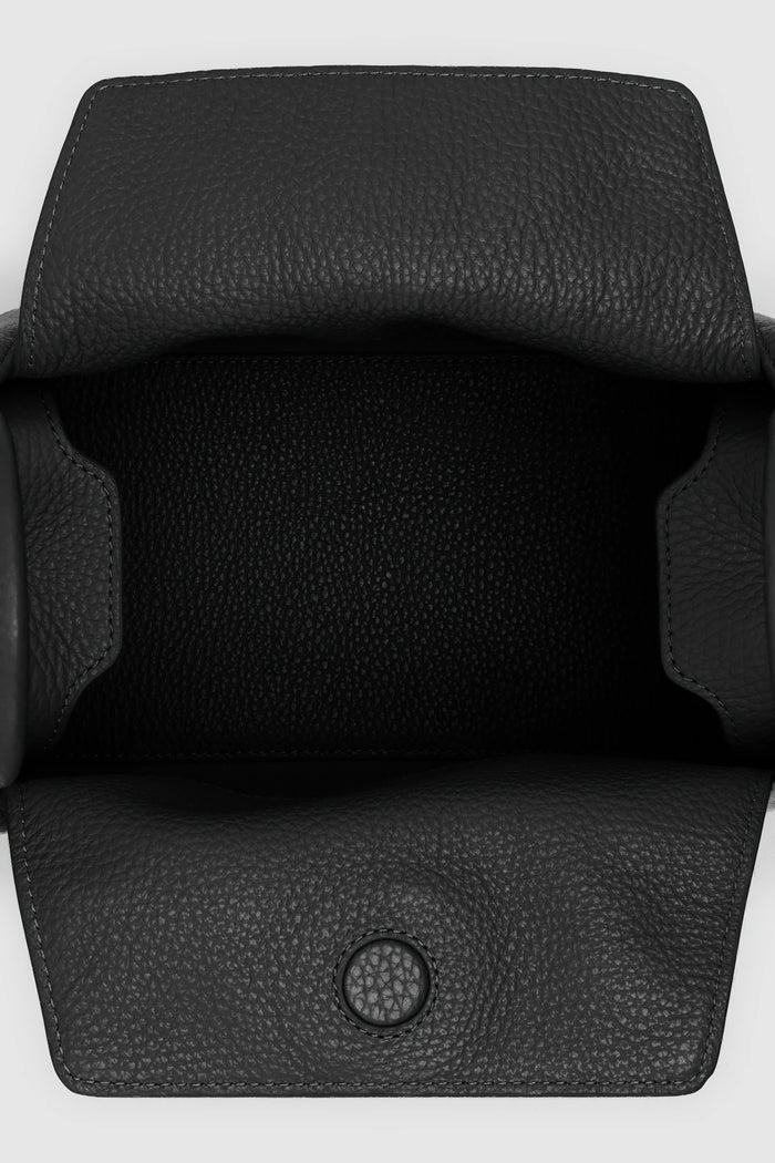 origa flex shoulder bag medium in black by buttonscarves interior
