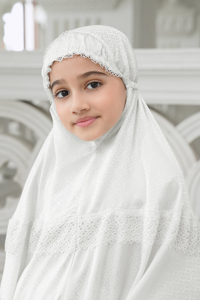 safa kids prayer robe in broken white by buttonscarves detail