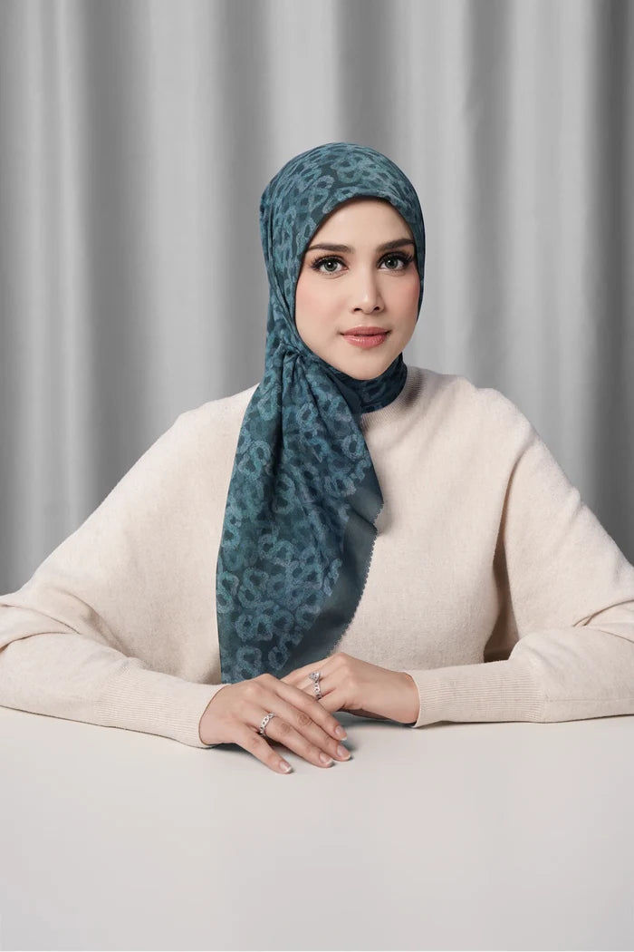 samla de fleur in blueberry by buttonscarves