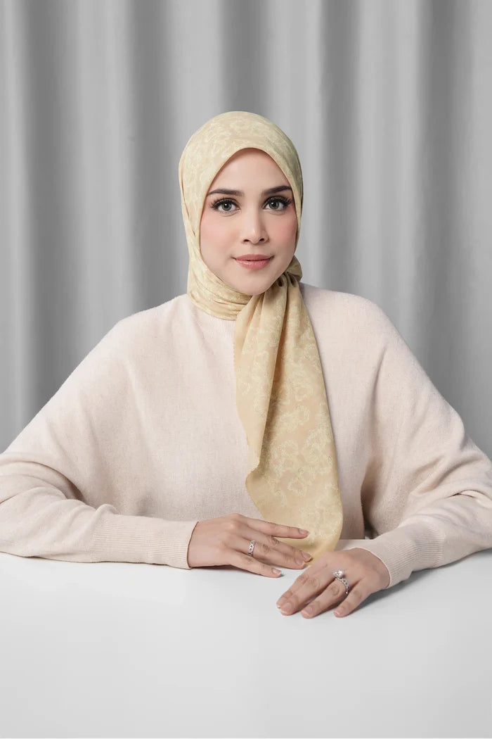 samla de fleur in sand by buttonscarves