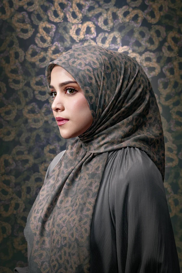 samla de fleur scarf in smoked pearl by buttonscarves style look