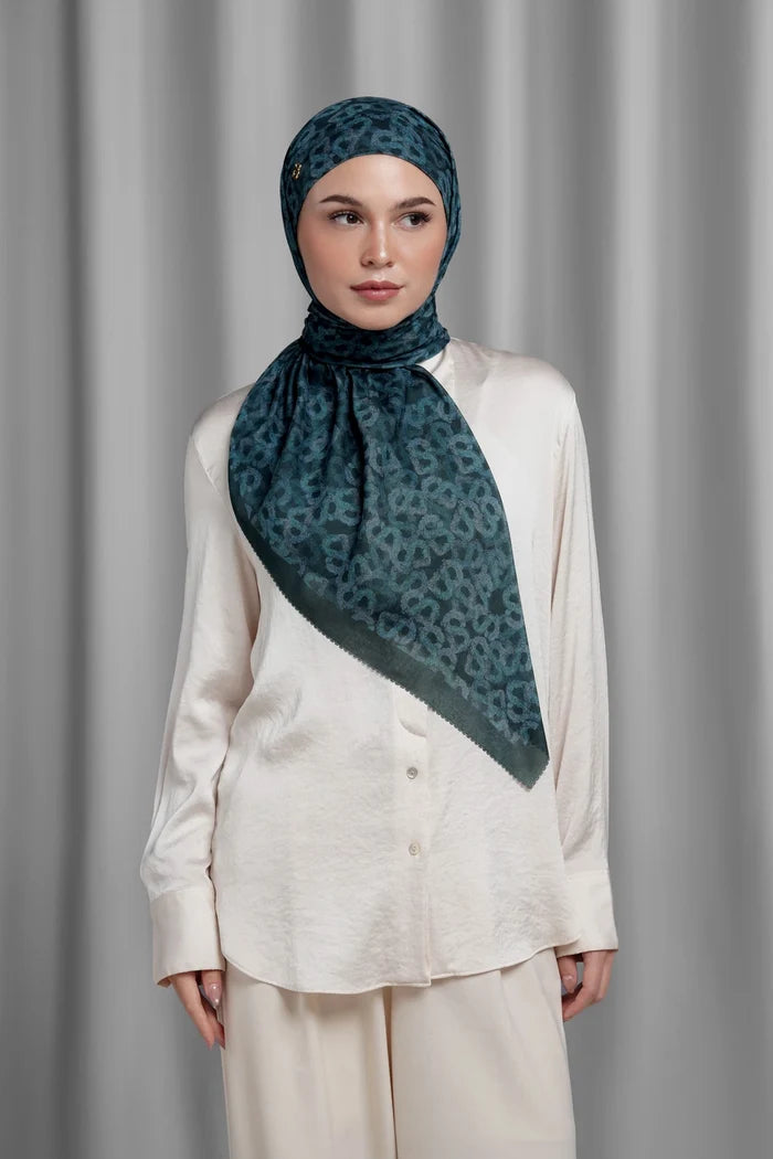 samla de fleur tie back square scarf in blueberry by buttonscarves style look