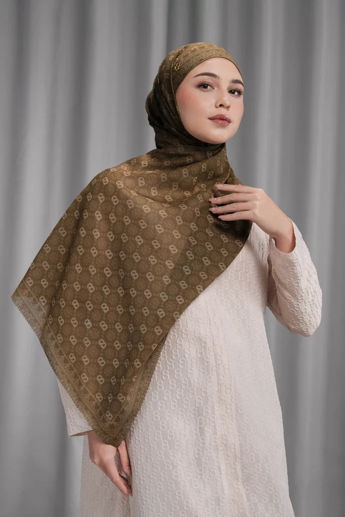 songket tie back shawl in cinnamon by buttonscarves style look