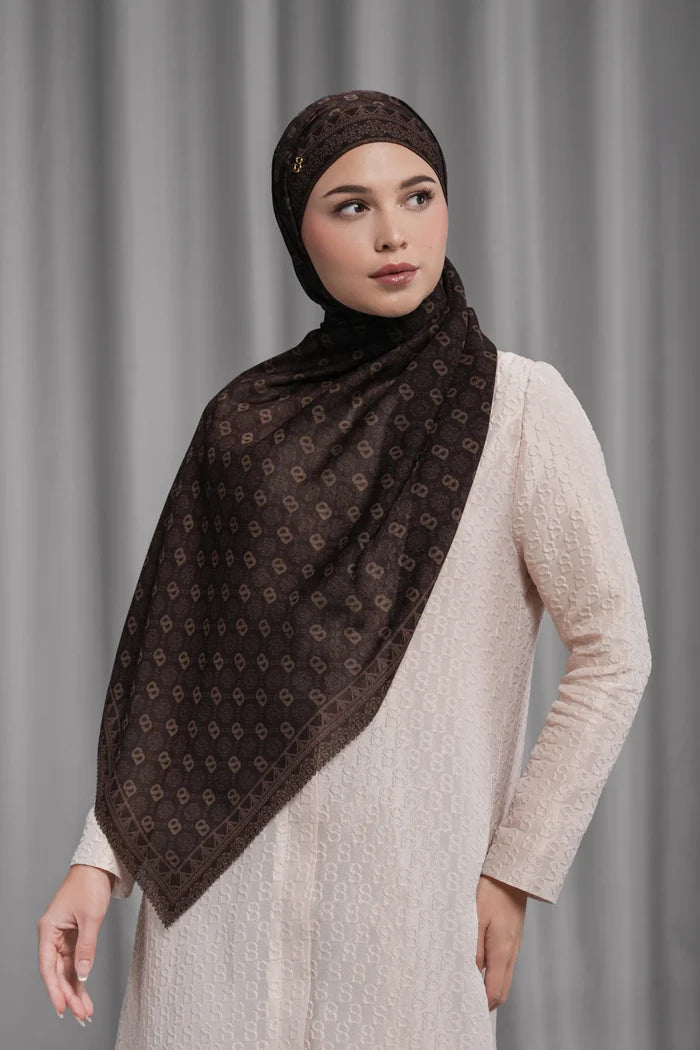 songket tie back shawl in mahogany by buttonscarves style look