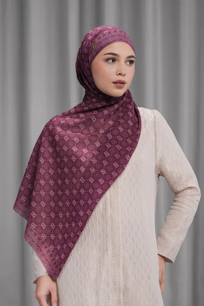 songket tie back shawl in orchid by buttonscarves style look