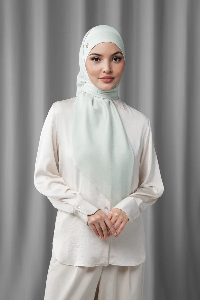 tapis tie back square scarf in antique white by buttonscarves style look