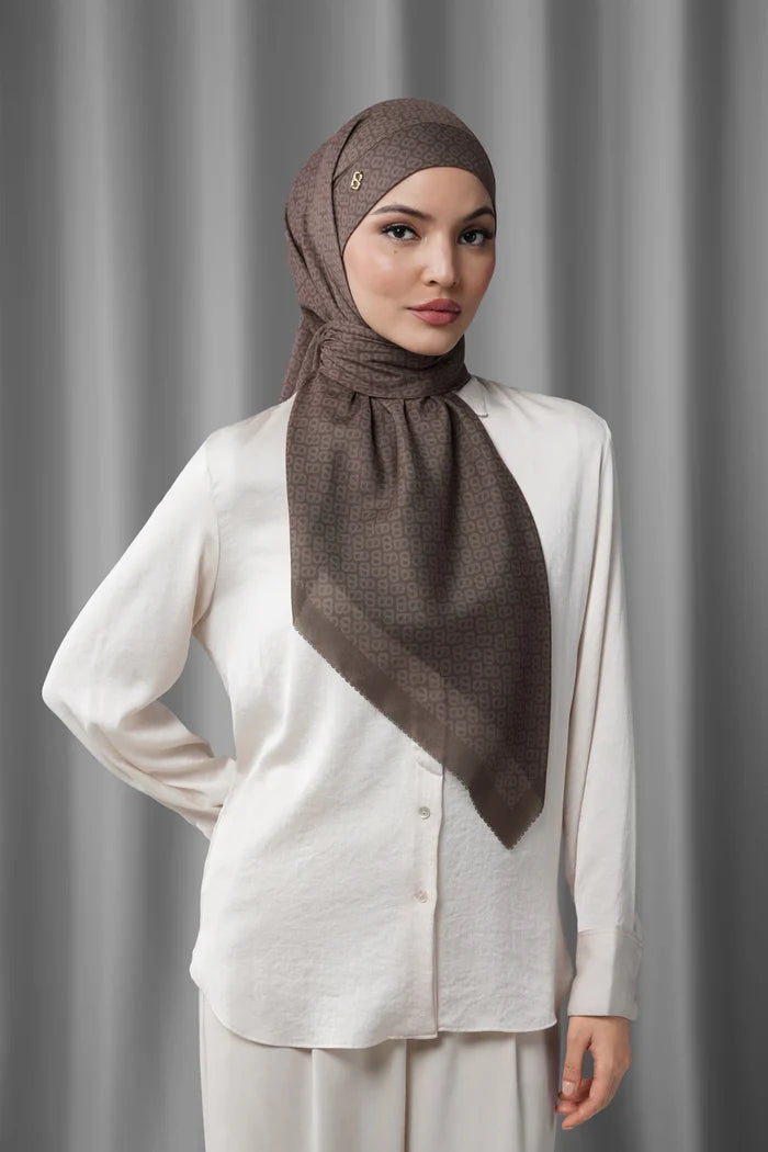 tapis tie back square scarf in tiramisu by buttonscarves style look