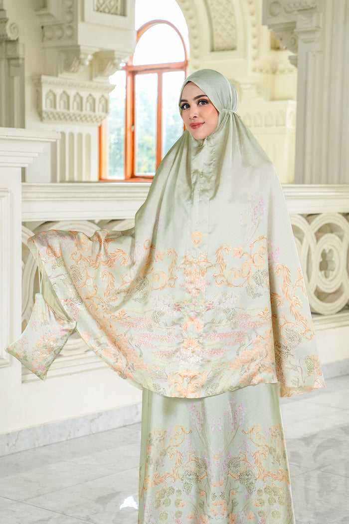 The Palace Prayer Robe - Gloire