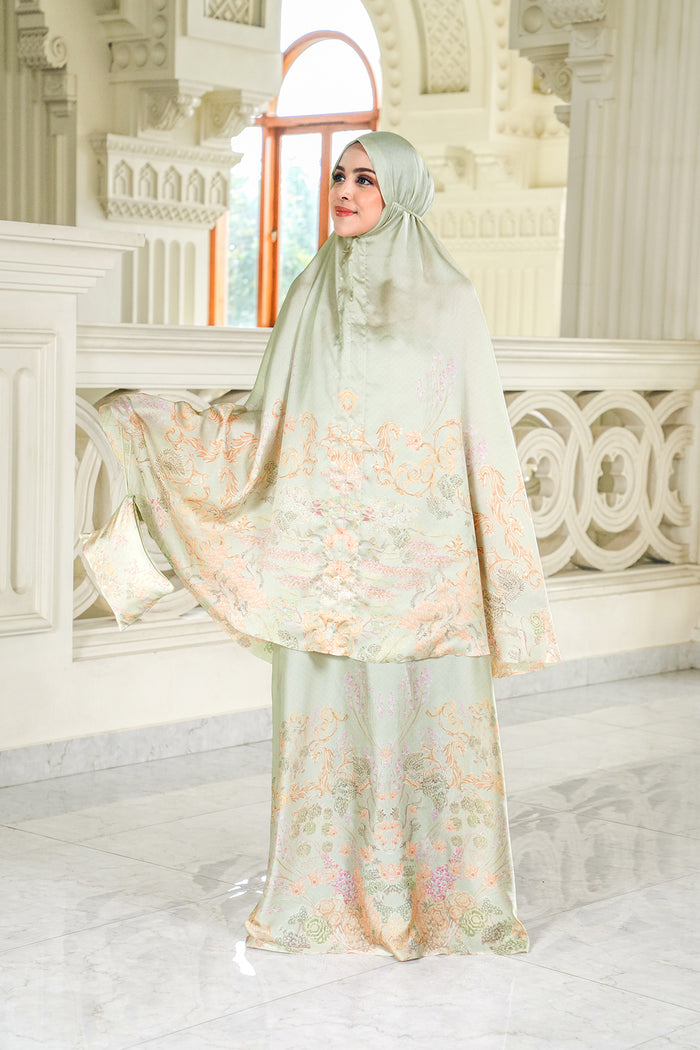 The Palace Prayer Robe - Gloire